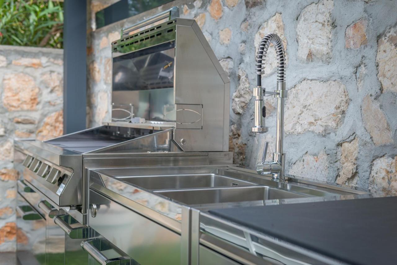 Deluxe Villa Graziella 200 M From The Beach إز المظهر الخارجي الصورة